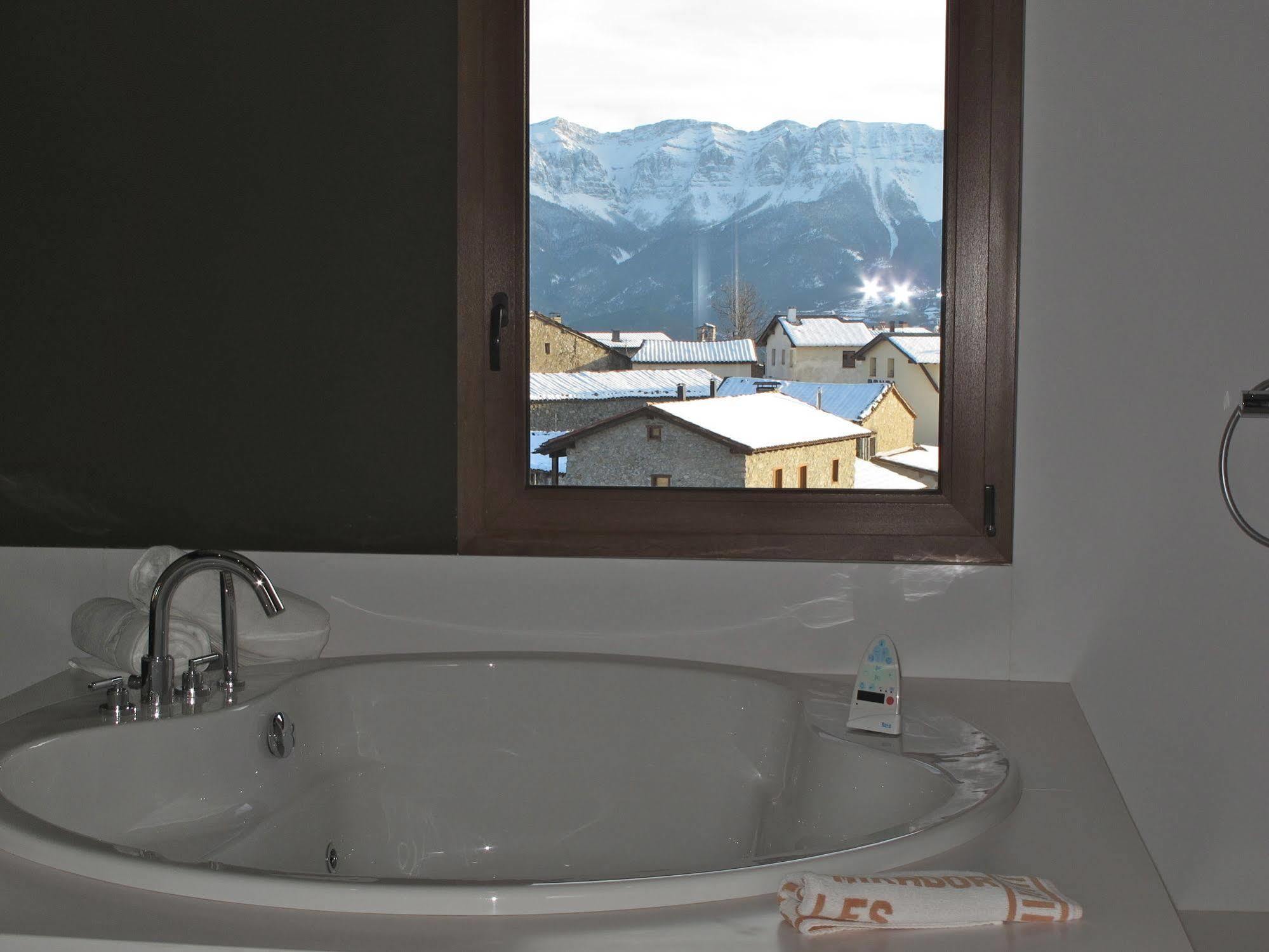 Hotel Mirador Lles Eksteriør bilde