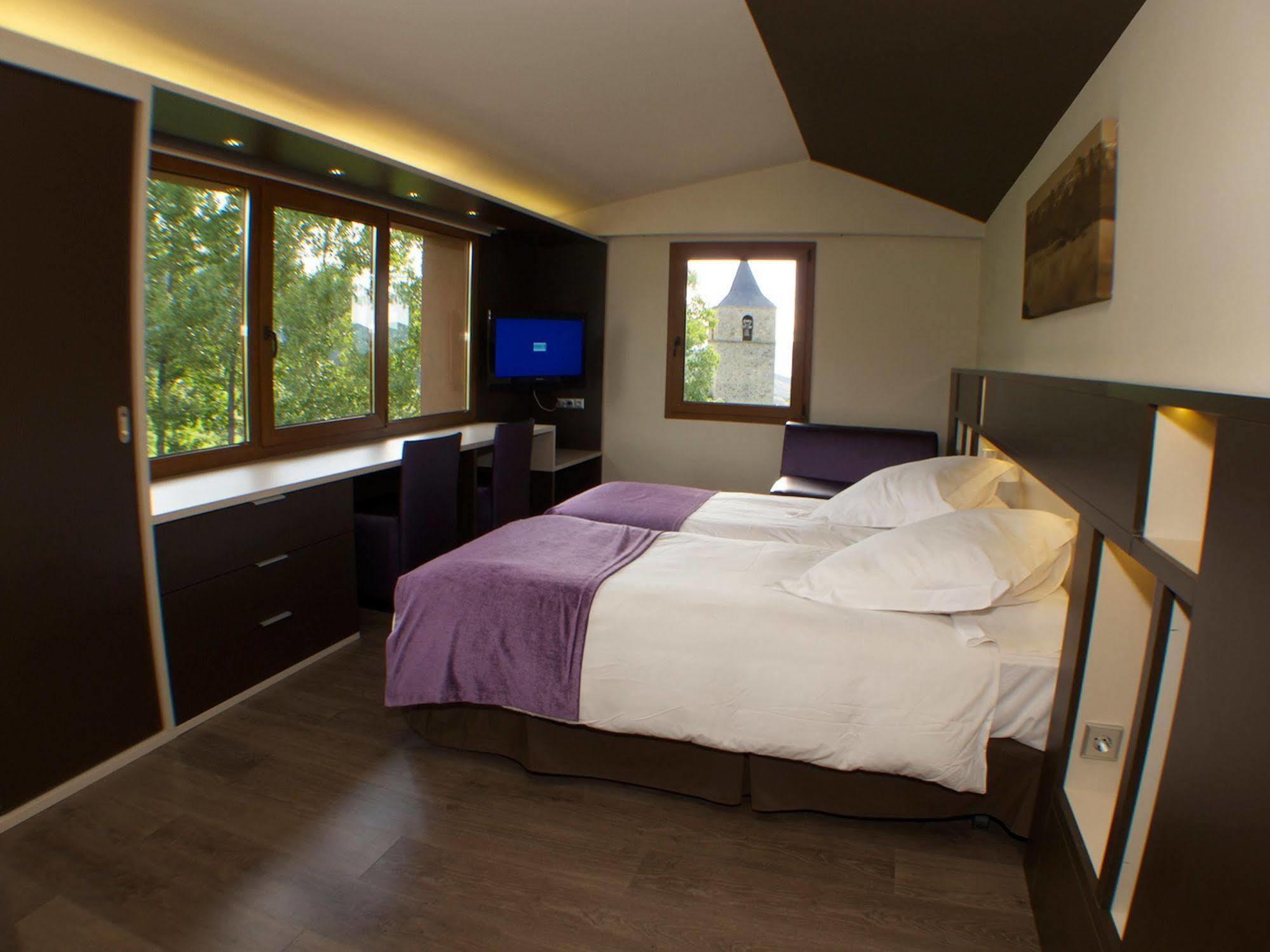 Hotel Mirador Lles Eksteriør bilde